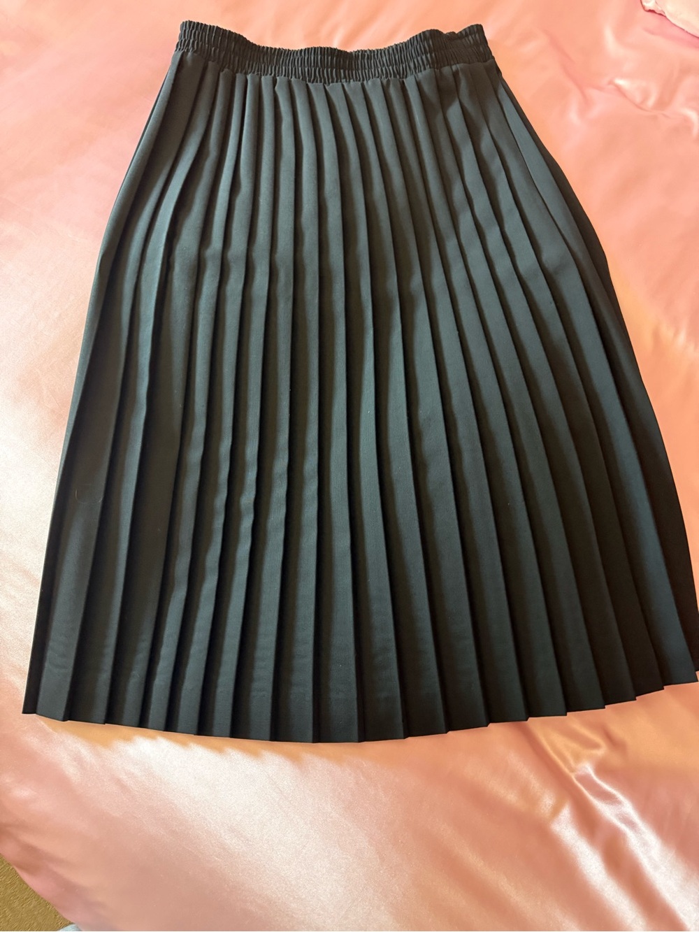 Classic Black Pleated Midi Skirt with Elastic Waist